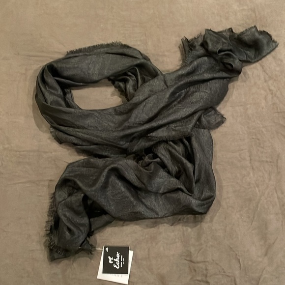 Echo Black Scarf - Picture 5 of 7